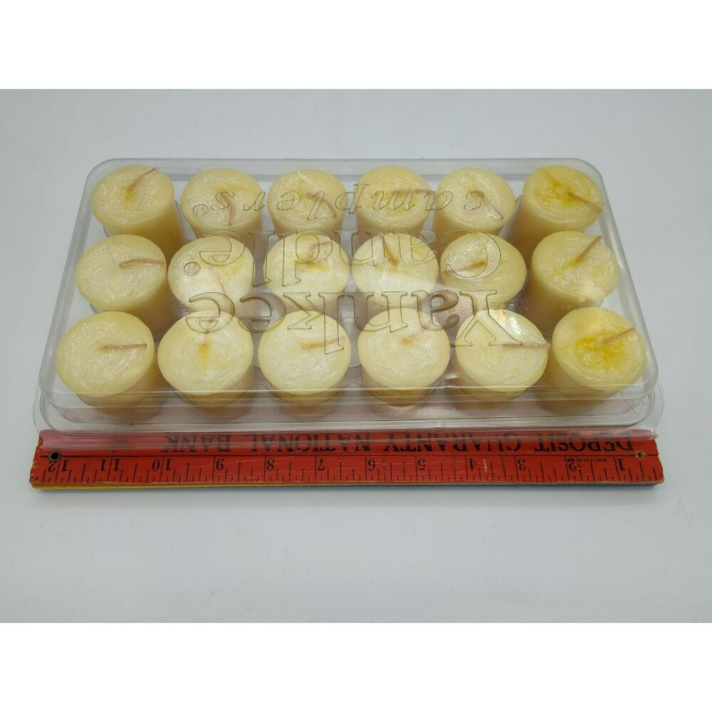 18 Yankee Candle Christmas Cookie Votive Candle lot, Original Packaging, New - Picture 5 of 6